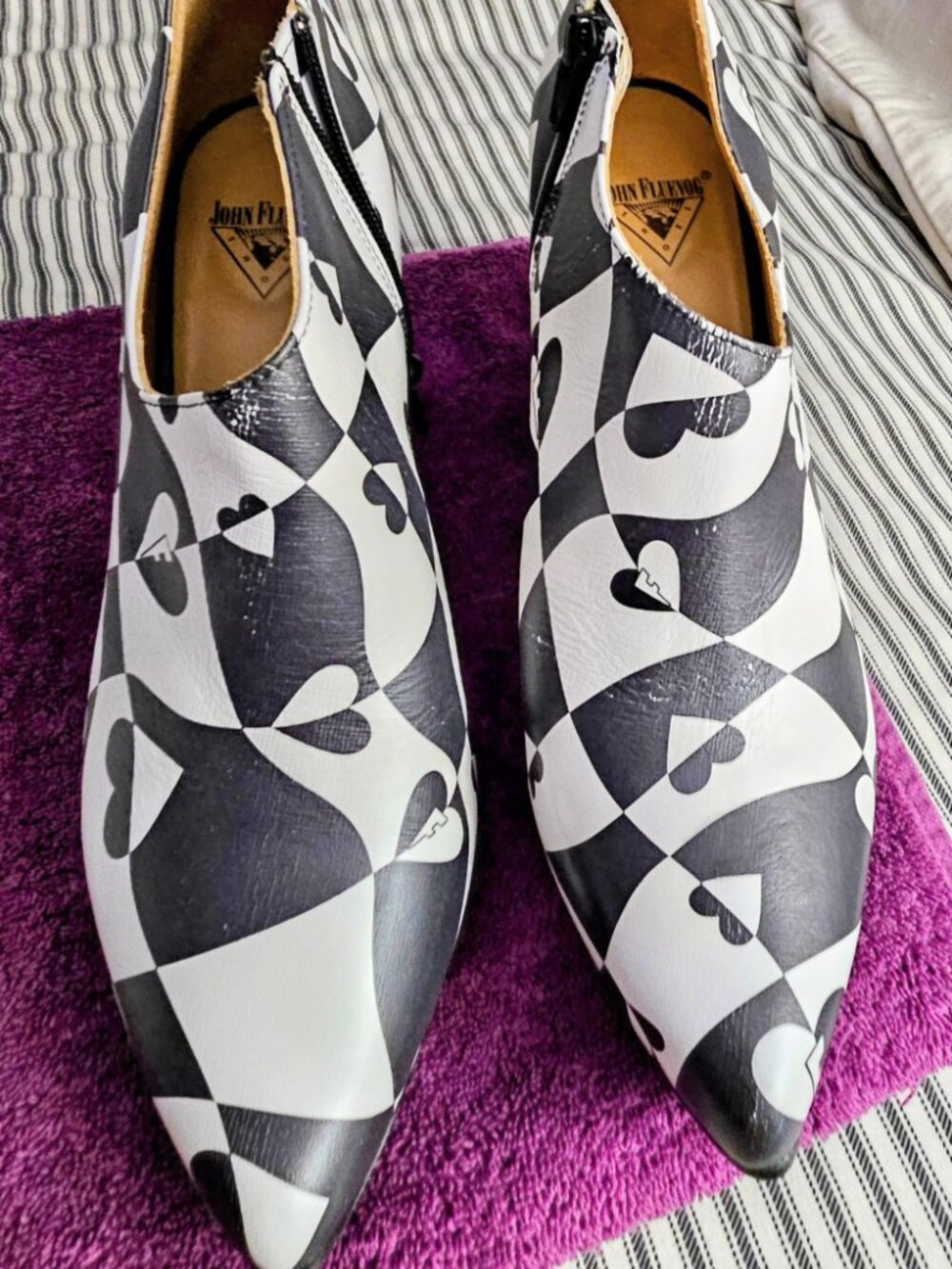 Fluevog Black and White Heart Patterned Women's Shoes size 9 - Picture 6 of 7